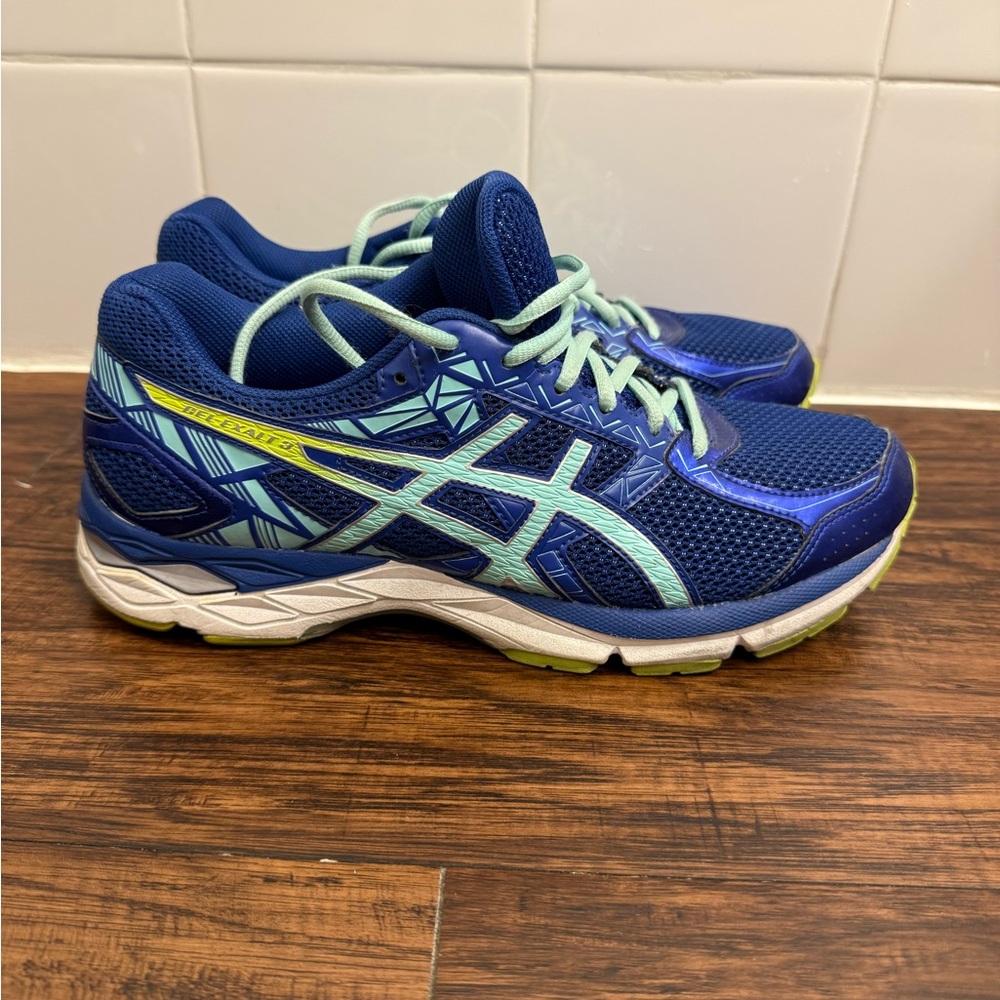 Woman running shoes